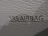 運転席側にSRS二-エアバックシステムを採用 万一の際の安全性を高めました