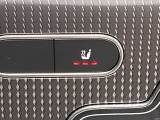 ●フロントシートヒーティング:運転席・助手席共に三段階で調節が可能なシートヒーターを装備しております。季節を問わず快適にご使用いただけます。