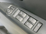 【電動格納ミラー】サイドミラーは電動格納式となっており、狭い駐車場でもキズがつくリスクを抑えられます。