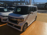左前からの画像です!当店でしたら、車両販売、買取、車検、点検、一般整備、鈑金、任意保険、その他お車の事でしたらトータルサポート致します!