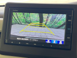 【バックカメラ】駐車時に後方がリアルタイム映像で確認できます。大型商業施設や立体駐車場での駐車時や、夜間のバック時に大活躍!運転スキルに関わらず、今や必須となった装備のひとつです!