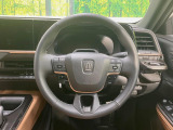 【純正革巻きステアリング】上質な革を使用することで、手にしっかり馴染みとても運転しやすいハンドルです♪