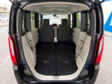 後席を格納すると、これだけの広さが!シーンに合わせたシートアレンジで、大きな荷物も積むことが出来ます♪
