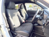 運転席シート廻りは使用感も少なく、良好な状態となっています。前オーナー様が丁寧に使っていたことがよくわかりますね。
