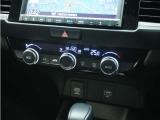 ◆オートエアコン装備◆ お好みの温度を設定をするだけで、後は、自動で風量を調節してくれます!快適にドライブが楽しめます。