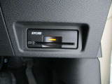 【純正ETC2.0車載器】高速道路の料金所もノンストレスでスムーズに通過できるETC。スマートなビルトインタイプ!