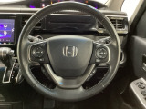 ハンドルにHondaセンシング系のクルーズコントロールやレーンキープアシストなどのスイッチと、オーディオの操作スイッチが装備されています。ハンドルから手を離さず安全に操作できます。