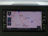【ナビ】メモリーナビ(MJ121D-W)付きです。目的地を設定すれば初めての場所でも簡単に行くことができます。もちろん音楽だって聴けちゃいます♪
