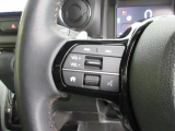ハンドルにオーディオの操作スイッチが装備されています!視線を前方から外さずハンドルから手を離さずに操作できるのでとっても安全ですね♪