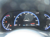 とっても見やすいメーターです。夜間時はラグジュアリーな気分にさせてくれる照明が魅力ですので、夜のドライブも楽しみになりますよ♪