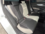 後部座席も気になるようなキズ・汚れやへたり等、大きなダメージはなく、良好な状態です。