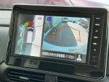 大画面9インチナビでクルマを上空から見下ろしているかのように、状況を把握できます。ハンドルを回転させると、車の動きが確認できたり、センサーの反応する位置が見えたりするのもとても便利ですね!!