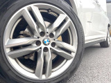 ●純正18インチアルミホイール:輸入車ならではの卓越した走りを支えるホイールと足回りです!日本車の走りに慣れている方にもぜひ体感して頂きたいほど、高いレベルでまとまっています!