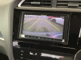 バックも安心のバックカメラ付いています。バックカメラがあると、いつでも安全にバックできますね。死角も減ります。