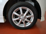 純正アルミは精度が高く、走行安定性・デザイン性ともに優れています!!