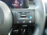 ハンドル右側にプロパイロットスイッチがあり、高速道路走行もラクラク!!