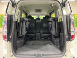 普段のお買い物や通勤、送迎等に十分な荷室スペースを確保しております。セカンドシートを倒すと、大きな荷物の積載も可能です♪