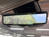 【デジタルインナーミラー】後席の大きな荷物や同乗者で後方が確認しづらい時でも安心!カメラが撮影した車両後方の映像をルームミラー内に表示。クリアな視界で状況の確認が可能です!