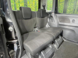 後部座席も気になるようなキズ・汚れやへたり等、大きなダメージはなく、良好な状態です。