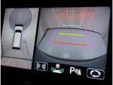 前後左右4つのカメラを合成して上から見ているような感覚で駐車を行っていただけます♪ 切り替えスイッチであらゆるカメラモードに切り替えが可能です!