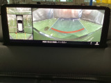 狭い場所での駐車やすれ違いなどでより的確な運転操作に役立つ360&deg;ビューモニターが装備されています。