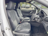 運転席シート廻りは使用感も少なく、良好な状態となっています。前オーナー様が丁寧に使っていたことがよくわかりますね。