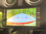 【バックカメラ】駐車時に後方がリアルタイム映像で確認できます。大型商業施設や立体駐車場での駐車時や、夜間のバック時に大活躍!運転スキルに関わらず、今や必須となった装備のひとつです!