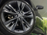 【純正17インチアルミホイール】外観にマッチした純正アルミホイールを装着しております。各種社外アルミホイールや、スタッドレスタイヤも取扱いしております。是非ご相談ください♪