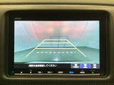 バックでの車庫入れも安心です! リアカメラが付いているバックモニター付のナビを装備しております。操作線もついており距離感も画面から確認できます。
