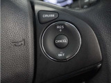 【クルーズコントロール】ステアリングの右側には高速道路で威力を発揮するオートクルーズの操作スイッチががついています。手元で操作ができるので、安全に運転できます!