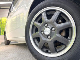 【14インチアルミホイール】外観にマッチしたアルミホイールを装着しております。各種アルミホイールや、スタッドレスタイヤも取扱いしております。是非ご相談ください♪
