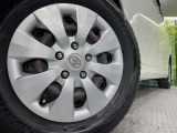 【純正15インチアルミホイール】外観にマッチした純正アルミホイールを装着しております。各種社外アルミホイールや、スタッドレスタイヤも取扱いしております。是非ご相談ください♪