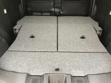 シートを倒すと大きな荷物や長い荷物などたくさん積めますよ☆