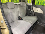 後部座席も気になるようなキズ・汚れやへたり等、大きなダメージはなく、良好な状態です。