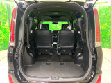 普段のお買い物や通勤、送迎等に十分な荷室スペースを確保しております。サードシートを倒すと、大きな荷物の積載も可能です♪