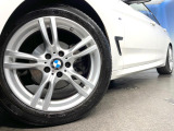 ●純正18インチアルミホイール:輸入車ならではの卓越した走りを支えるホイールと足回りです!日本車の走りに慣れている方にもぜひ体感して頂きたいほど、高いレベルでまとまっています!