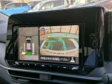 車を真上から画面で確認出来るアラウンドビューモニター♪画面を見ながら車庫入れが非常に楽になります!