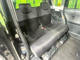 後部座席も気になるようなキズ・汚れやへたり等、大きなダメージはなく、良好な状態です。