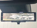 【インテリジェント ルームミラー】車両後方のカメラ映像をミラー面に映し出すので、車内の状況や、天候などに影響されずいつでもクリアな後方視界が得られます!