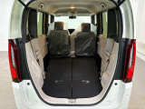 座席を前に倒せば簡単に荷室を拡張でき、長さのある荷物を積み込めます♪