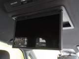 フリップダウンモニター付き!長時間のドライブも、退屈する事なく過ごせます!