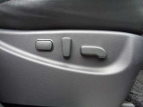 運転席はパワーシートが付いています。