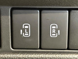 【両側パワースライドドア】スマートキーや運転席のスイッチで後席両側スライドドアの開閉が可能♪電動だから力を入れてドアを開ける必要が無く、小さなお子様でも簡単に開け閉めでき快適です♪