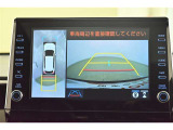 バックガイドモニターで、後方を確認しながら安心して駐車することができます。運転初心者も熟練者も必須の機能ですよ!