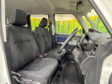 運転席シート廻りは使用感も少なく、良好な状態となっています。前オーナー様が丁寧に使っていたことがよくわかりますね。
