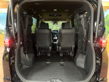 普段のお買い物や通勤、送迎等に十分な荷室スペースを確保しております。セカンドシートを倒すと、大きな荷物の積載も可能です♪