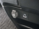 12V電源ソケット、USB接続端子!使いやすい場所に!装備が充実しています♪