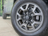 【純正15インチアルミホイール】外観にマッチした純正アルミホイールを装着しております。各種社外アルミホイールや、スタッドレスタイヤも取扱いしております。是非ご相談ください♪