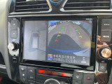 車を真上から見ているように、周囲の状況を把握しながら安心して駐車が行えるアラウンドビューモニター装備!