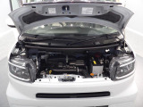 【エンジンルーム】点検・清掃済みのエンジンルーム。納車前には自社工場にてさらに丁寧に整備を実施いたしますので、安心してお乗りいただけます。